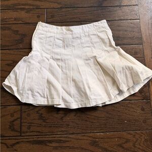 Brandy Melville white pleated skort